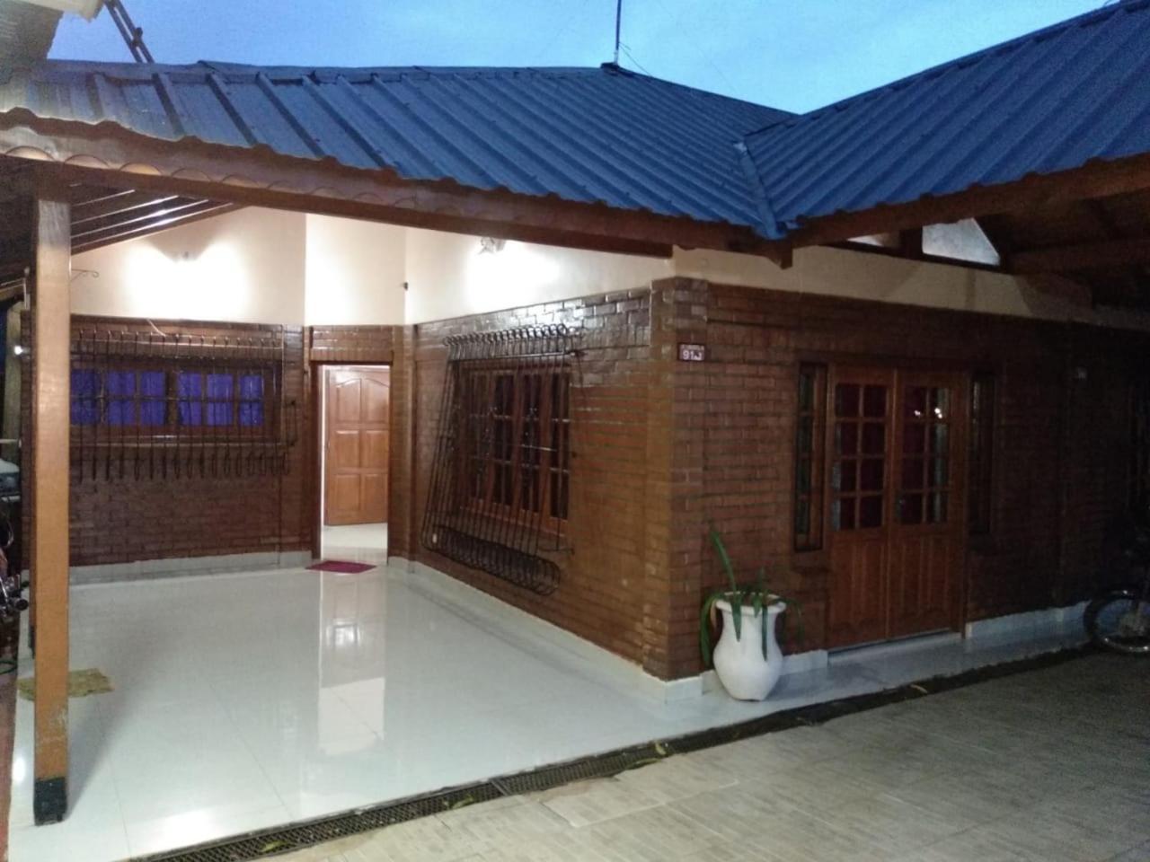 Lo De Chawi Villa Puerto Iguazu Exterior photo